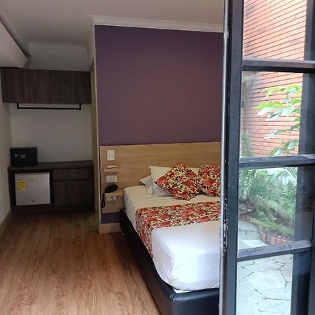 Hotel Poma Rosa Medellin Bagian luar foto