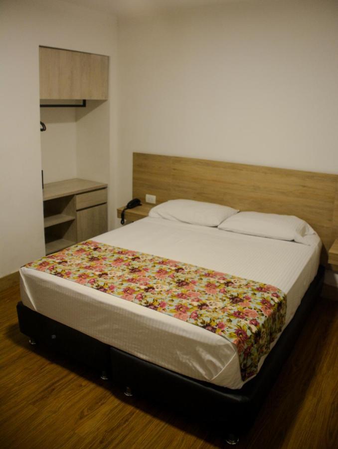 Hotel Poma Rosa Medellin Bagian luar foto