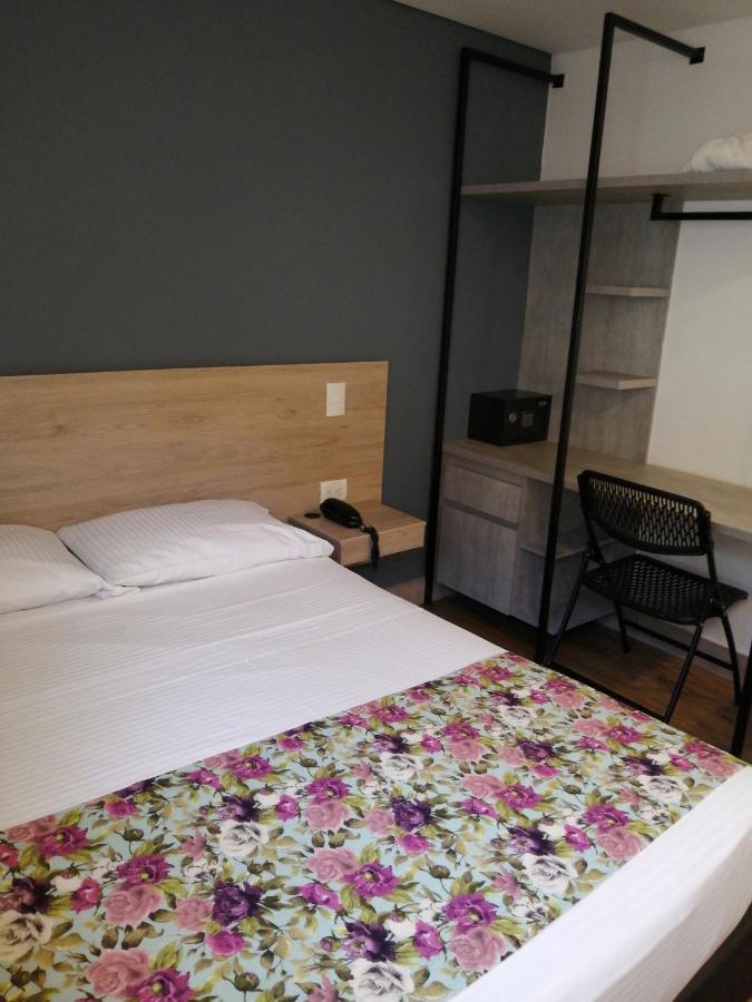 Hotel Poma Rosa Medellin Bagian luar foto