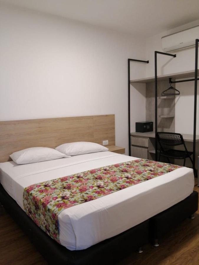 Hotel Poma Rosa Medellin Bagian luar foto