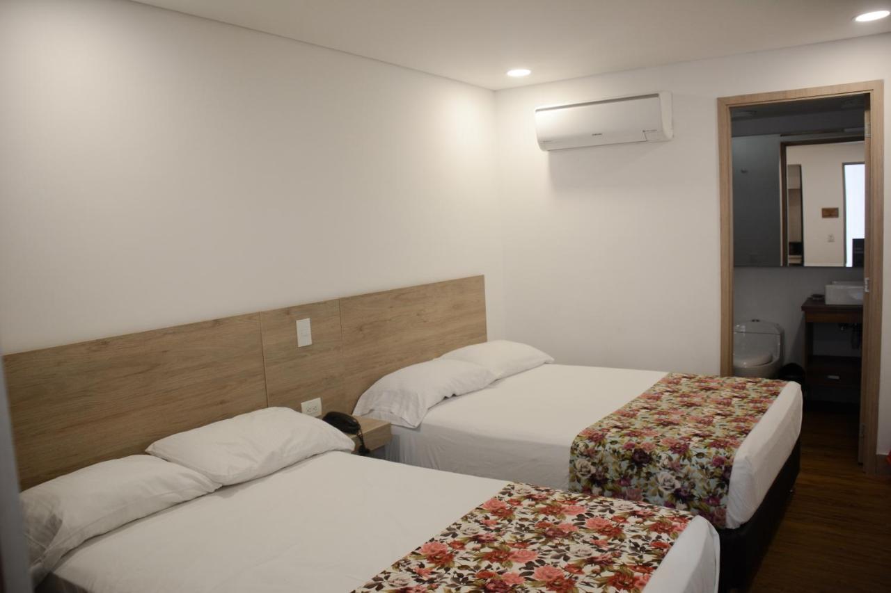 Hotel Poma Rosa Medellin Bagian luar foto