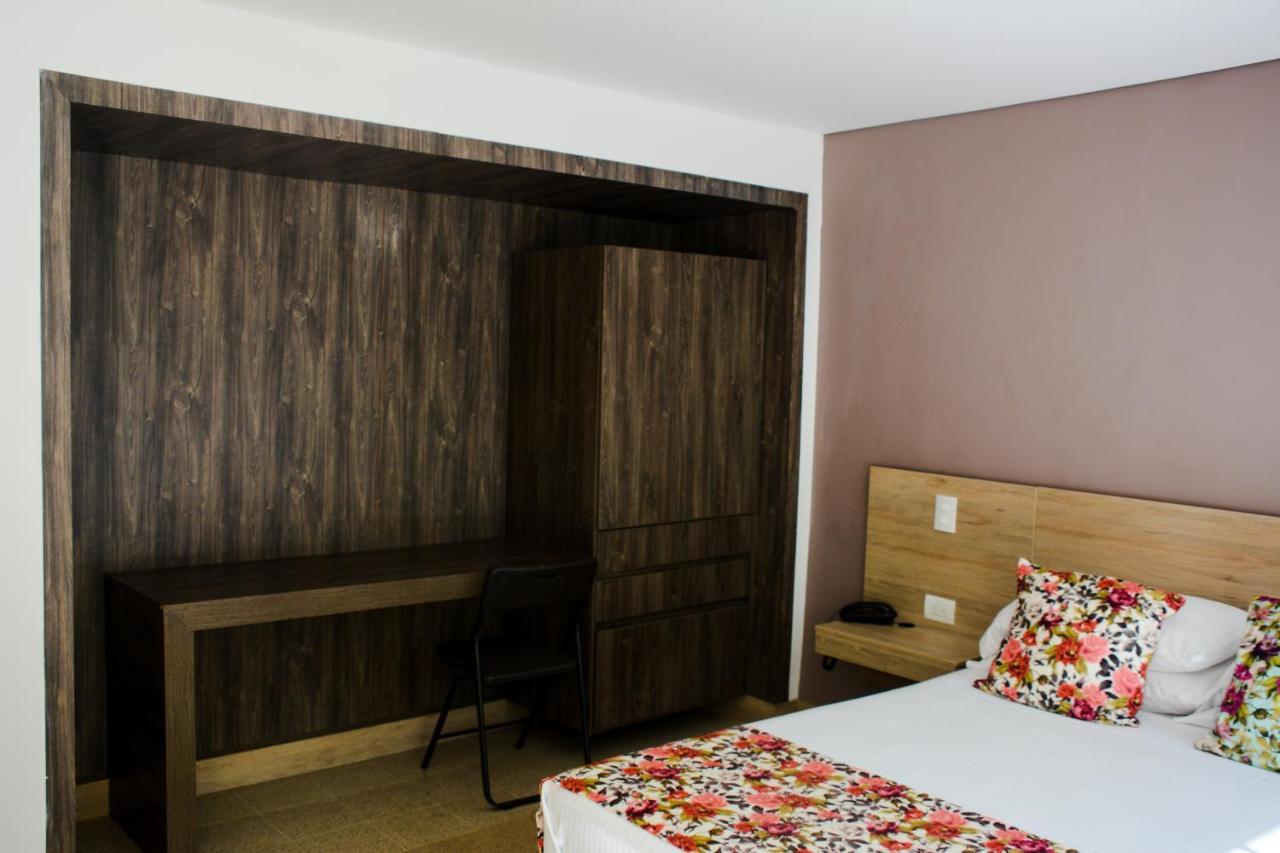 Hotel Poma Rosa Medellin Bagian luar foto