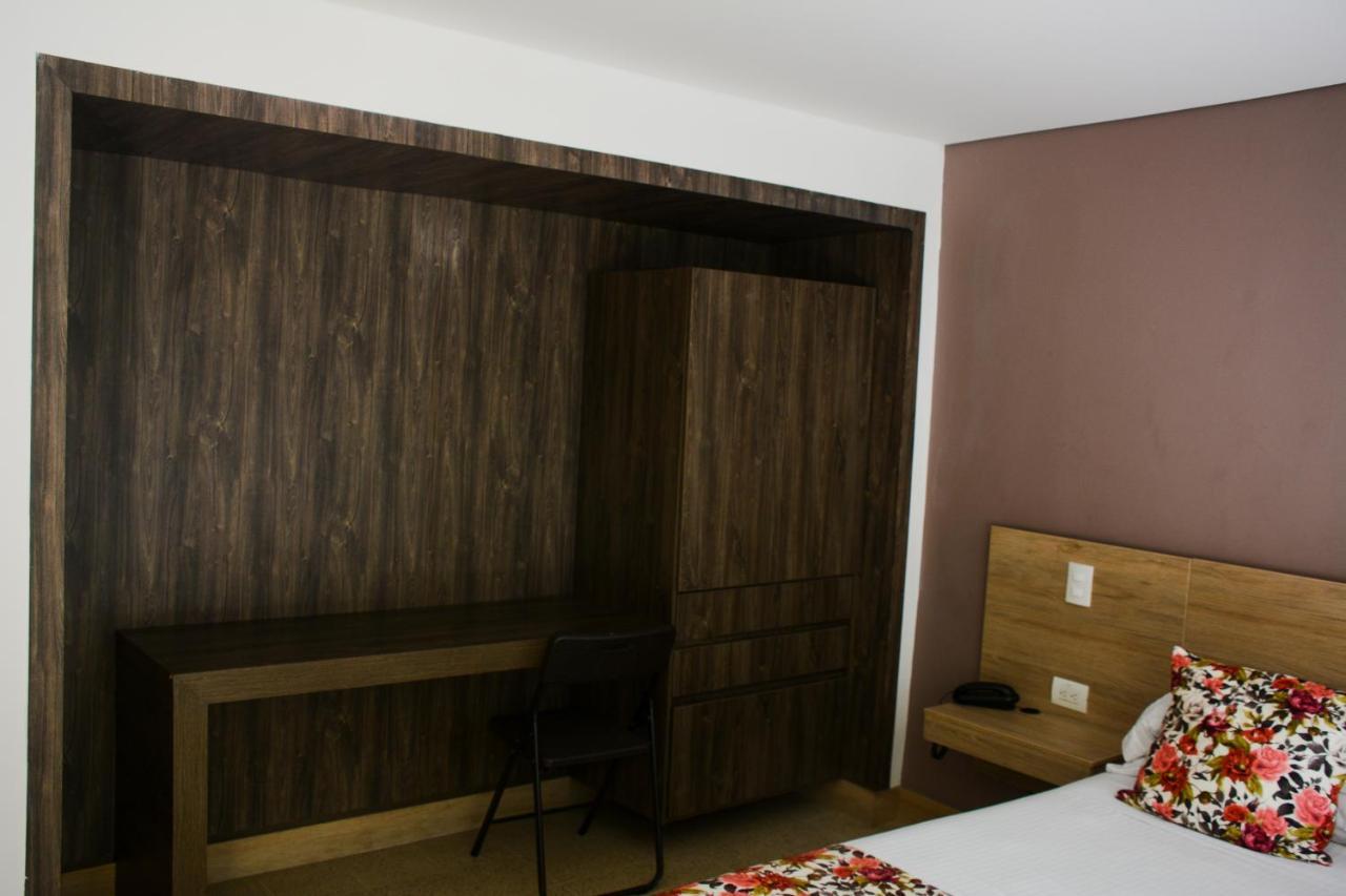 Hotel Poma Rosa Medellin Bagian luar foto