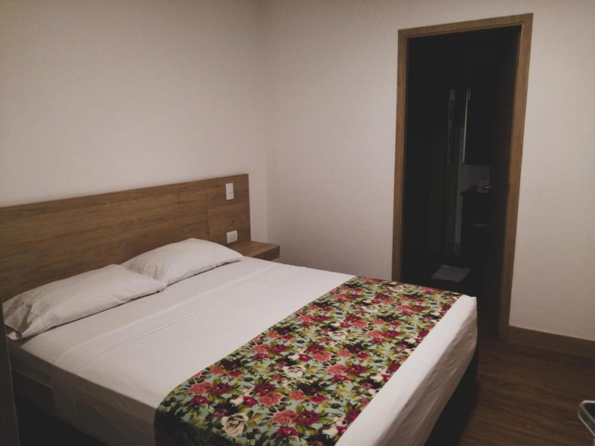 Hotel Poma Rosa Medellin Bagian luar foto