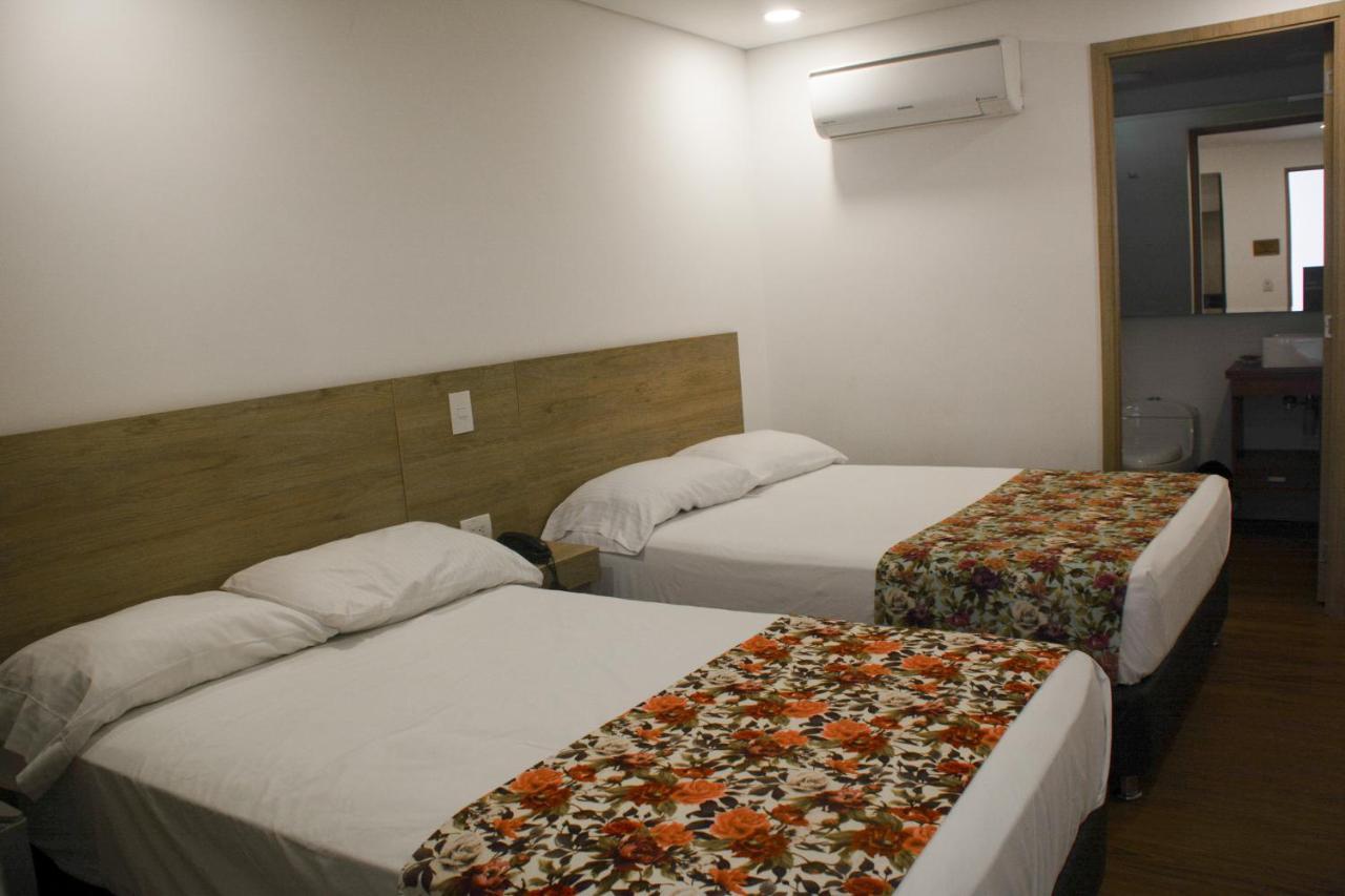 Hotel Poma Rosa Medellin Bagian luar foto