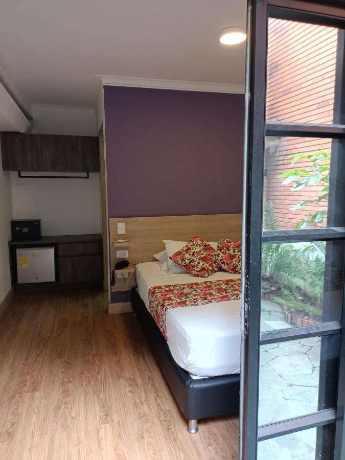 Hotel Poma Rosa Medellin Bagian luar foto