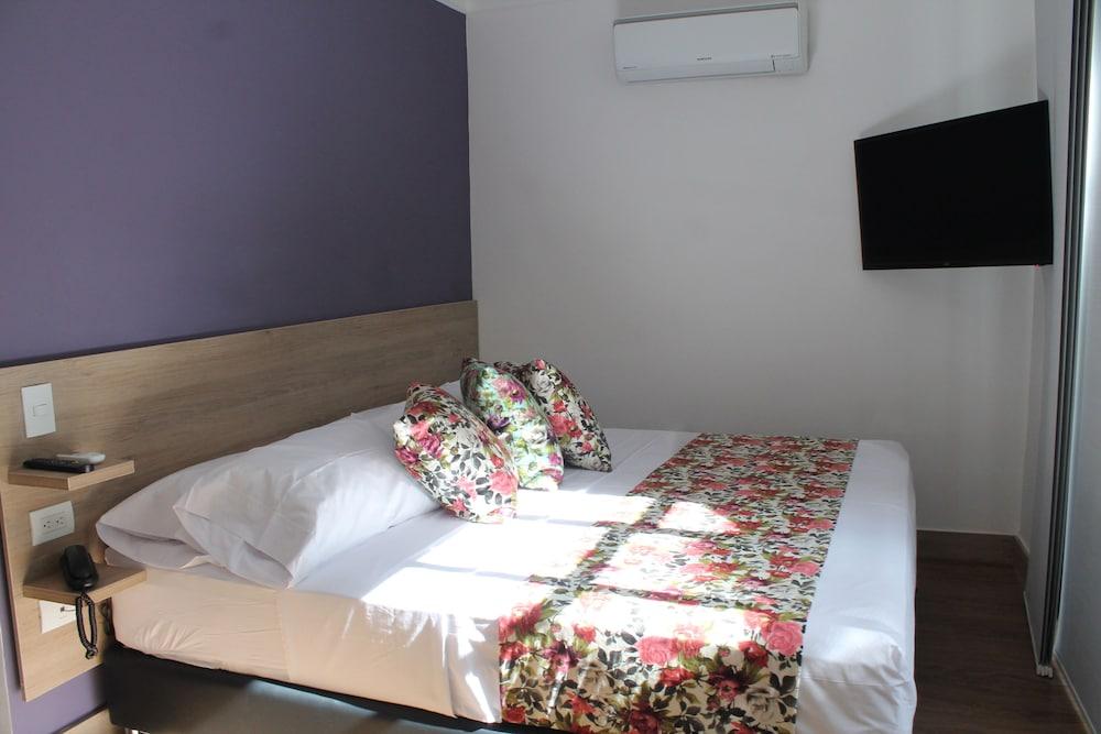 Hotel Poma Rosa Medellin Bagian luar foto