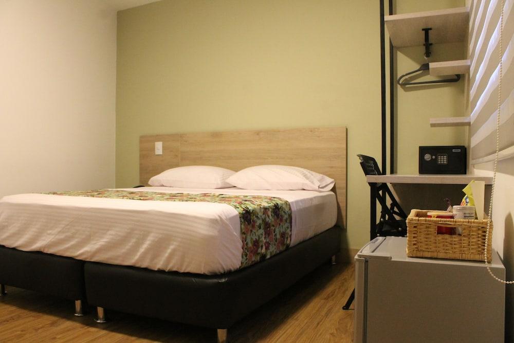 Hotel Poma Rosa Medellin Bagian luar foto