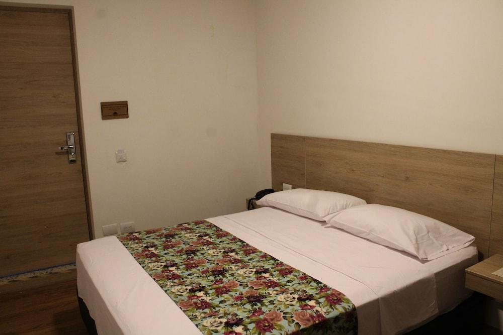 Hotel Poma Rosa Medellin Bagian luar foto