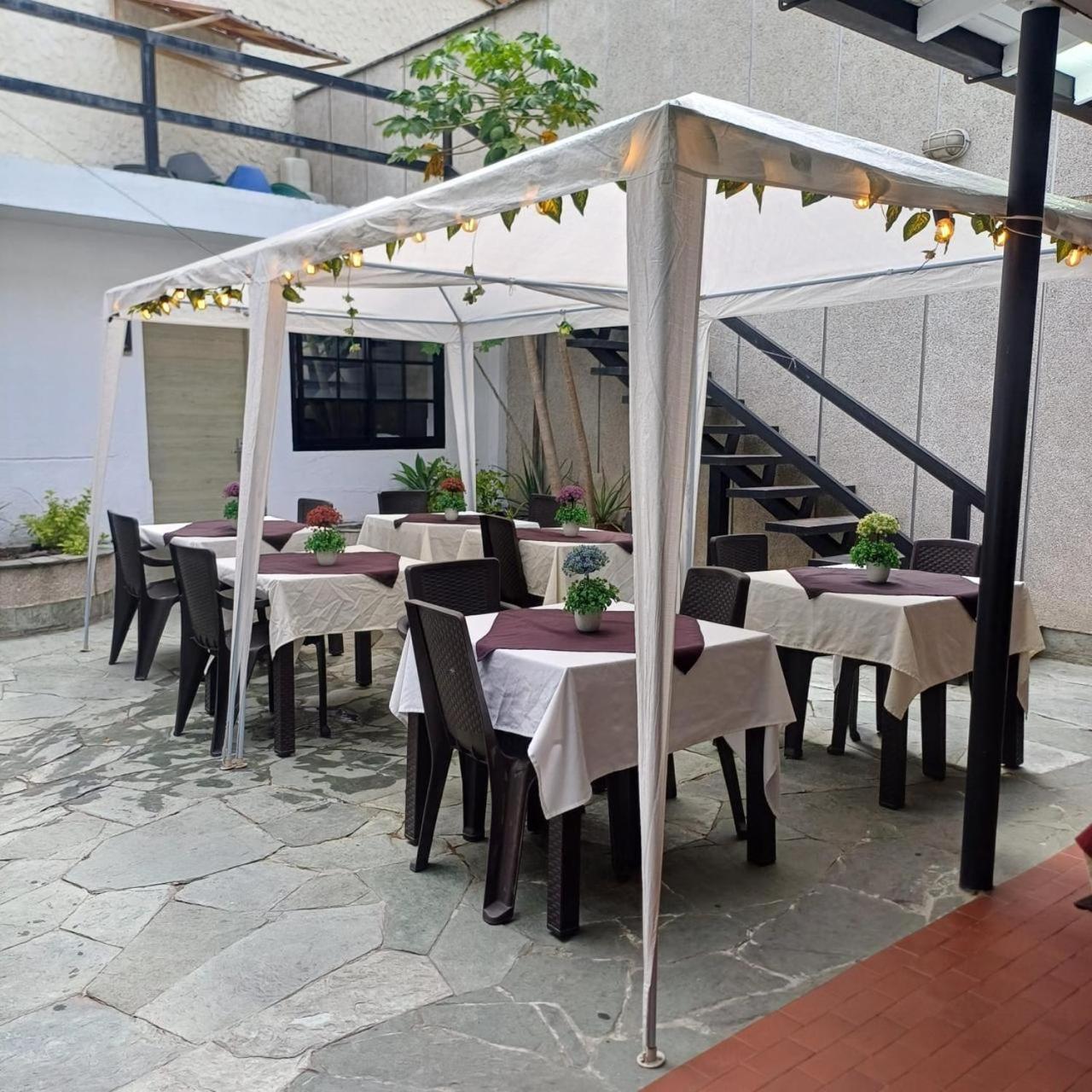 Hotel Poma Rosa Medellin Bagian luar foto