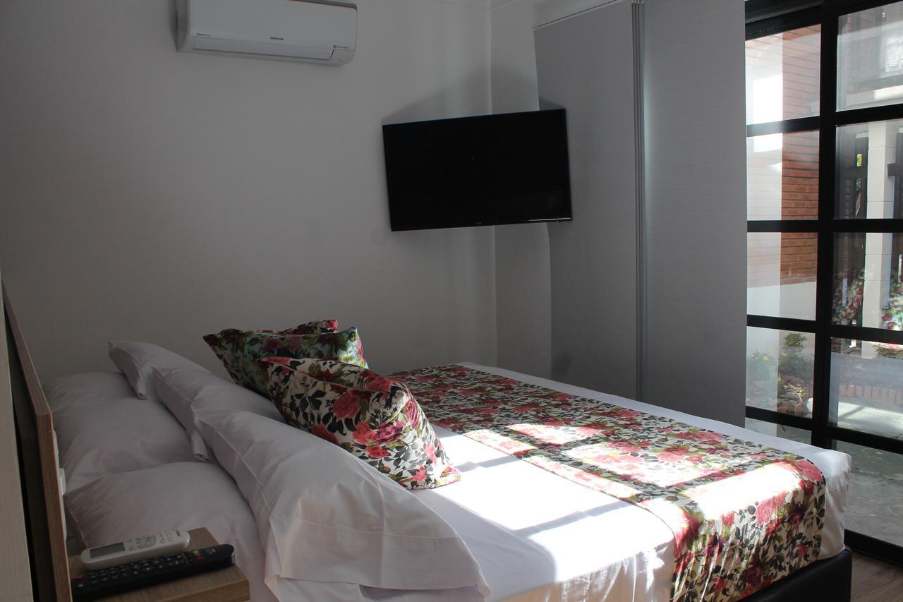 Hotel Poma Rosa Medellin Bagian luar foto