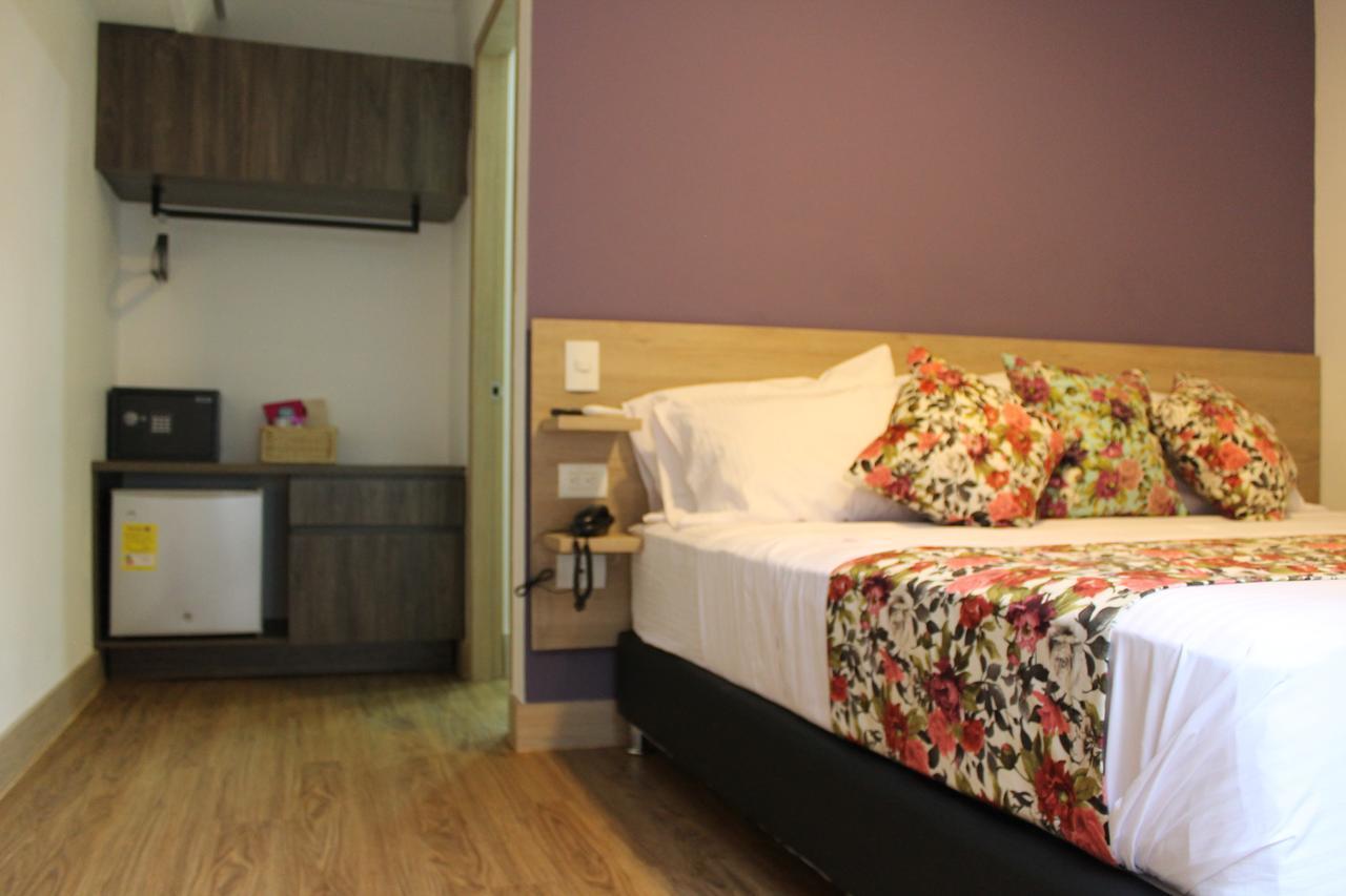 Hotel Poma Rosa Medellin Bagian luar foto